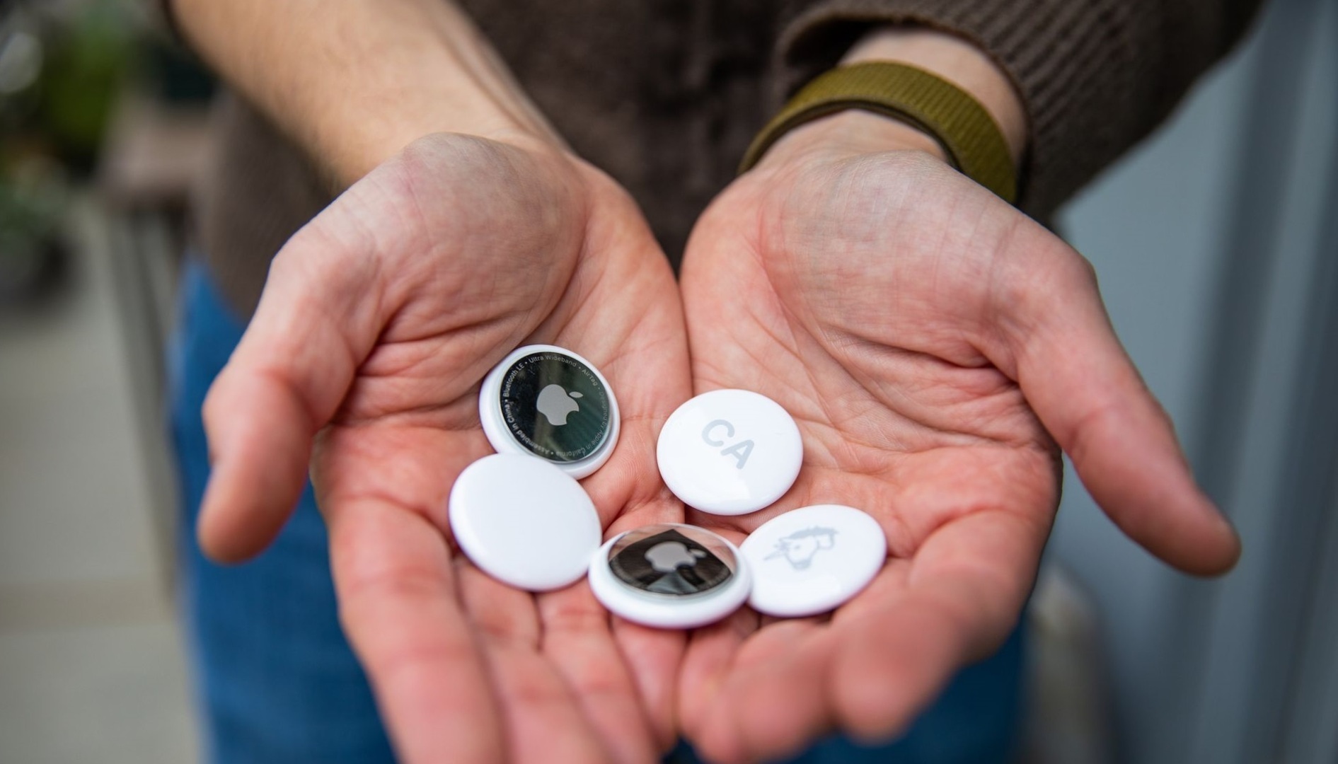 Apple и Google объединяют усилия, чтобы сделать Bluetooth-трекеры, такие как AirTags, более безопасными.