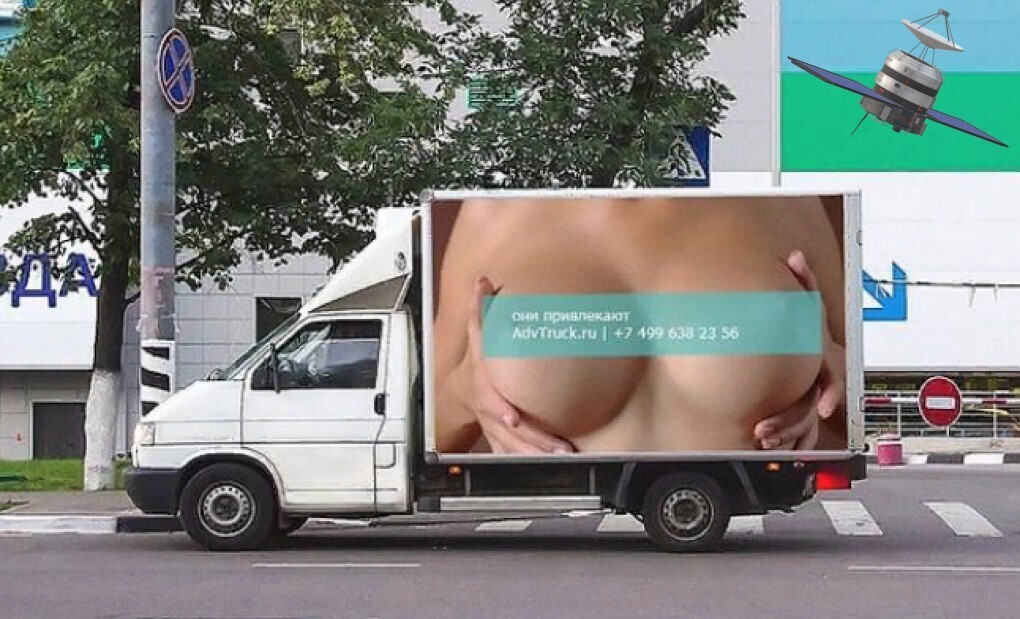 Вот так "продвинули"! Рекламный банер стал причиной множества ДТП в столице