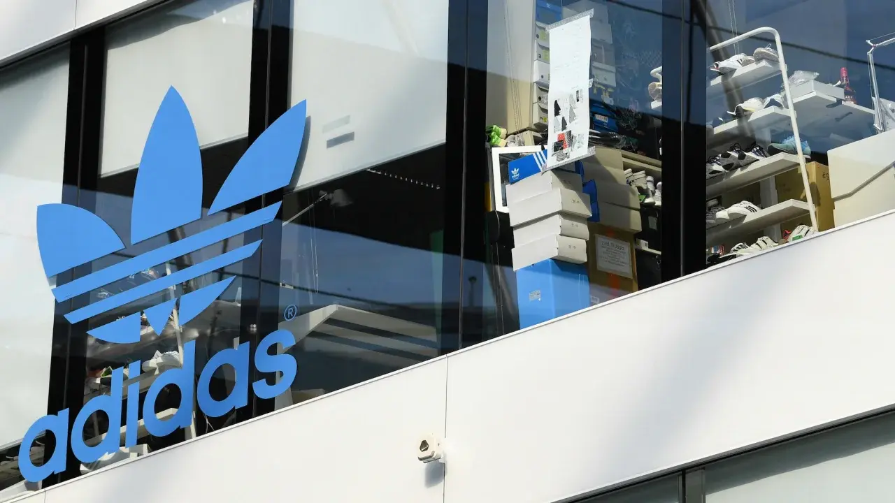 Акции Adidas растут на прибыли, но генеральный директор предупреждает о «неровном году» после завершения сделки с Yeezy