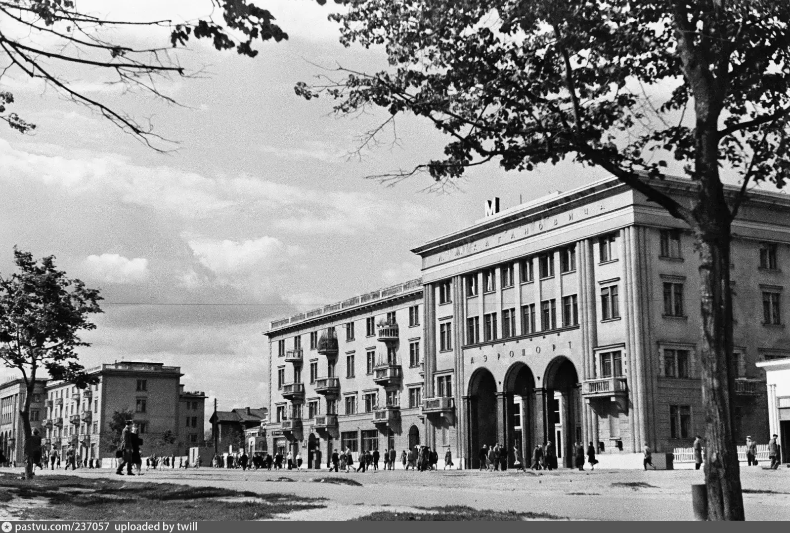 Из метро в дом: как станции московского метро стали частью жилых домов