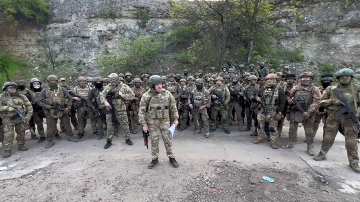 Из-за дефицита боеприпасов ЧВК "Вагнер" оставляет позиции в Бахмуте