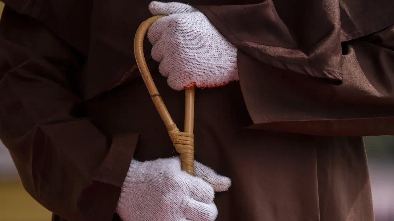 Австралийскому серферу грозит порка и тюрьма после предполагаемого пьяного буйства в Индонезии