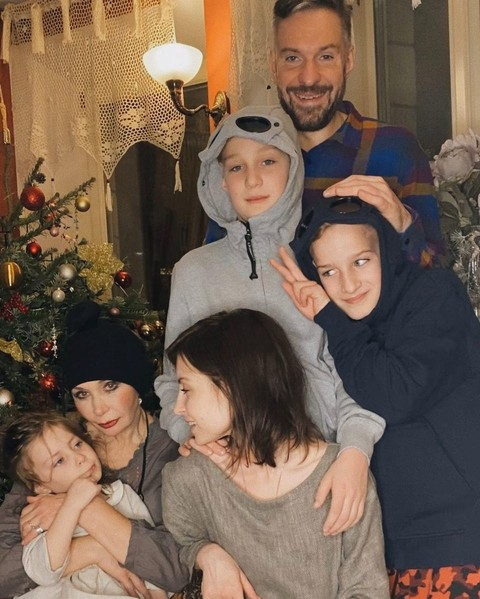 Татьяна Васильева рассказала, сколько денег она ежемесячно отдает своим взрослым детям, поскольку они не в состоянии содержать себя.