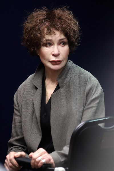 Татьяна Васильева рассказала, сколько денег она ежемесячно отдает своим взрослым детям, поскольку они не в состоянии содержать себя.