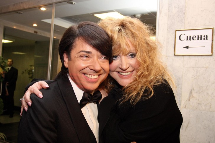 Пугачева простилась с Юдашкиным на Троекуровском кладбище, но воздержалась от посещения места захоронения дорогого человека.