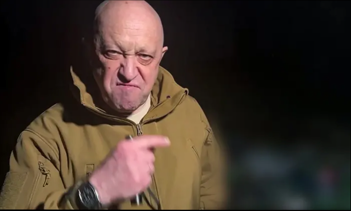 Российская группа Вагнера сигнализирует, что останется в Бахмуте после угрозы выйти из него