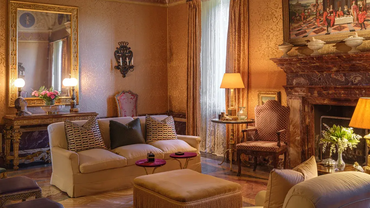 Они купили огромный обветшалый итальянский замок и превратили его в роскошное убежище