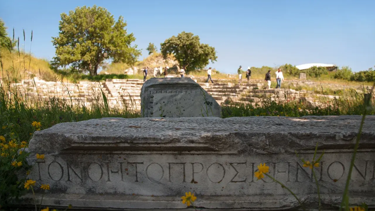 В Турции современный город расположен рядом с мифическим местом