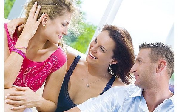 Пара забирает двух незнакомцев на особую ночь🔞