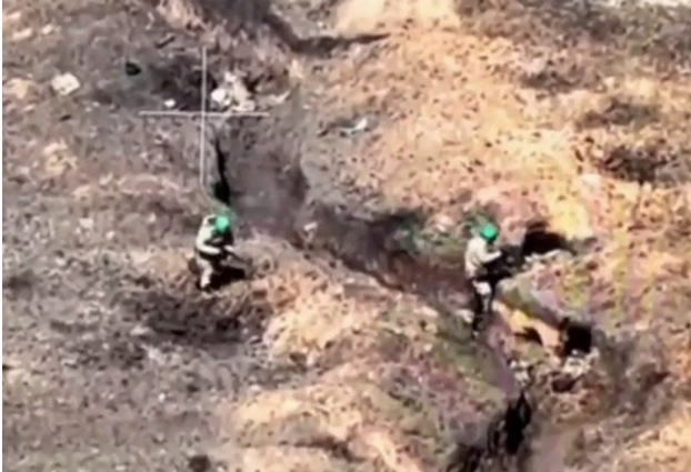 Боевики ВСУ расстреляли раненых российских бойцов в Бахмуте, засняв расправу на камеру