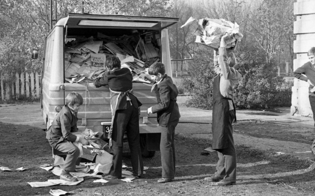 Почему в СССР ценили людей? Жили чище, молоко в "пирамидках", без бомжей и плохих новостей. А сейчас?