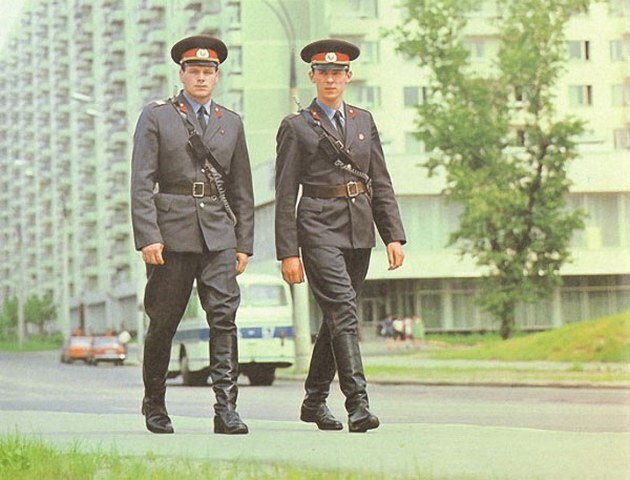 Почему в СССР ценили людей? Жили чище, молоко в "пирамидках", без бомжей и плохих новостей. А сейчас?