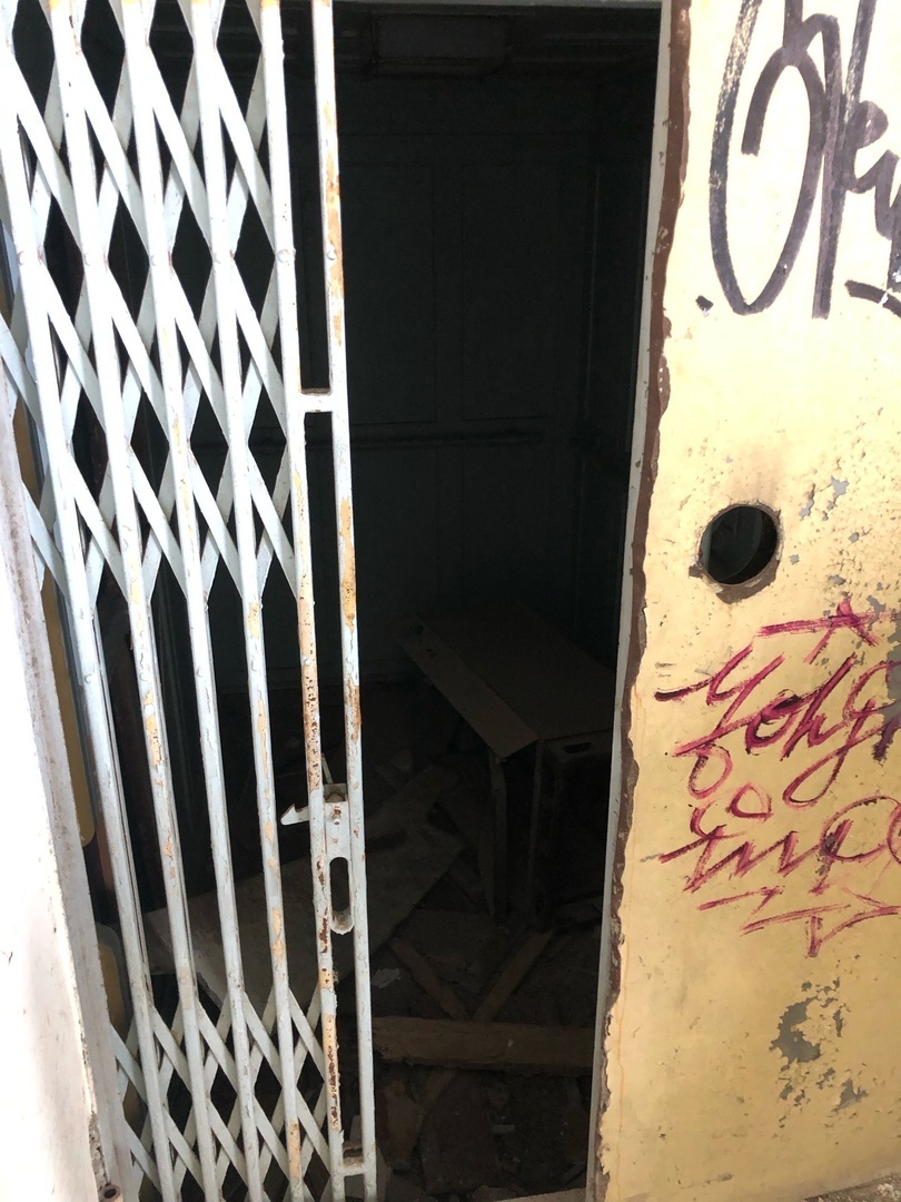 Заброшенный санаторий "Грузия" в городе Гагры. Абхазия.