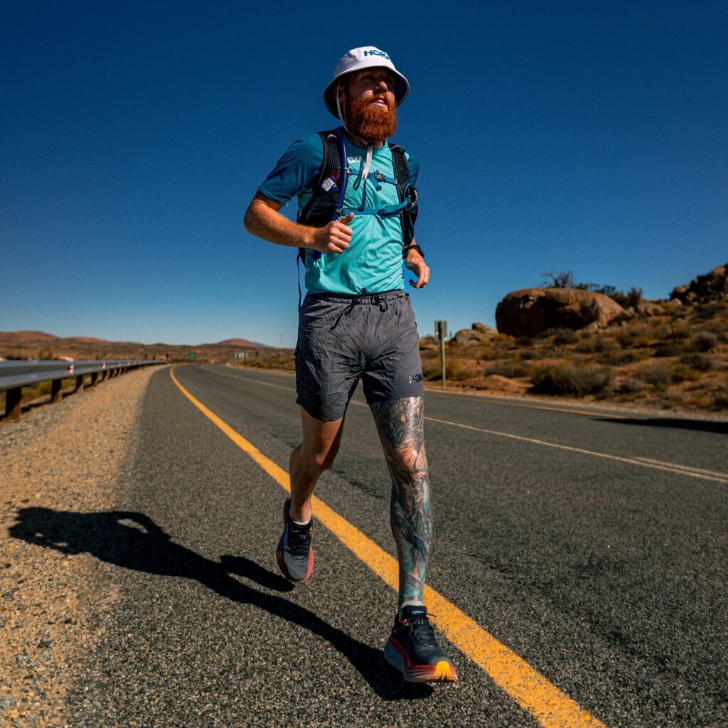 Рассл Кук пытается пробежать всю Африку в одинчку.