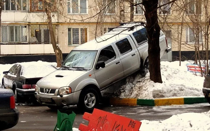 Штрафы, которые водитель может получить во дворе