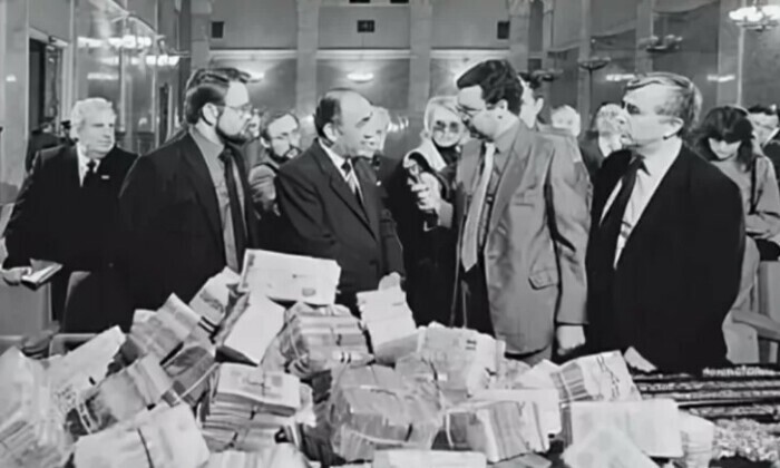 Назад в СССР: Коррупция в СССР. Как чиновники брали взятки и продвигали своих детей. Влияли ли законы на уровень коррупции в Советском Союзе? Опрос