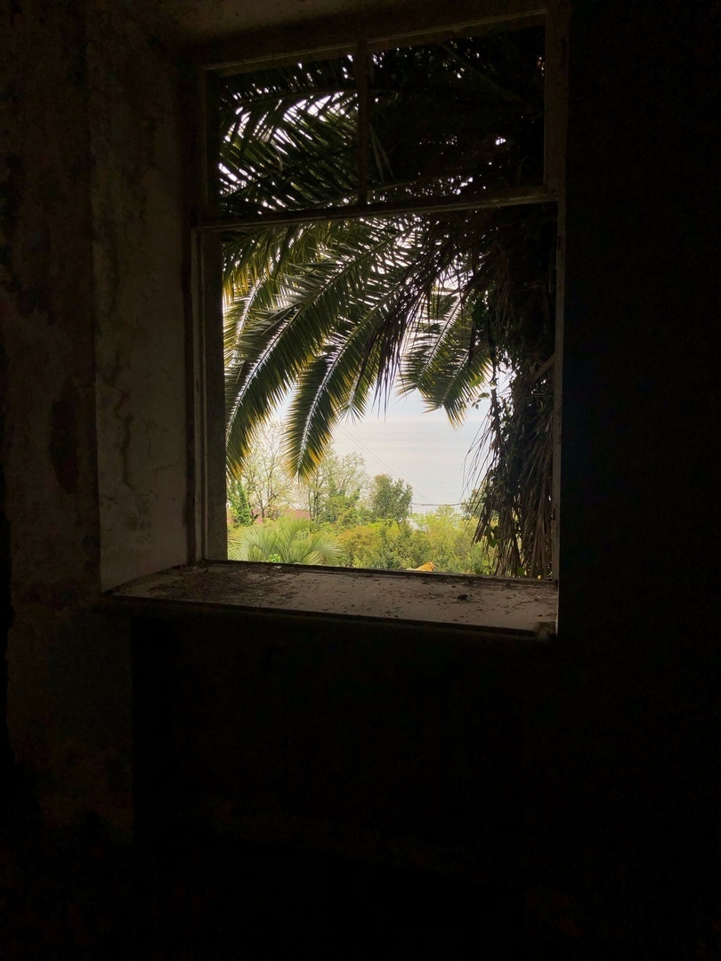 Заброшенный санаторий "Грузия" в городе Гагры. Абхазия.