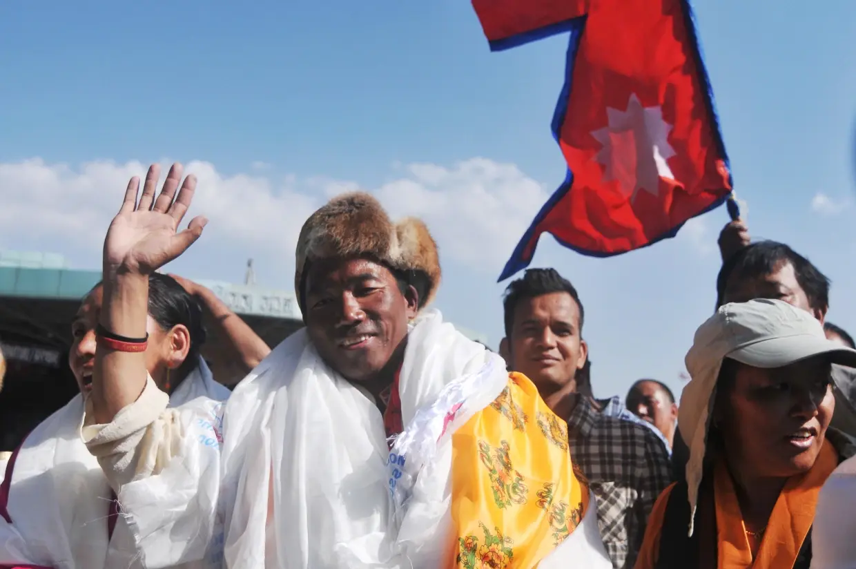 'Очень сильный' непальский шерп установил рекорд Эвереста, совершив 27-е восхождение