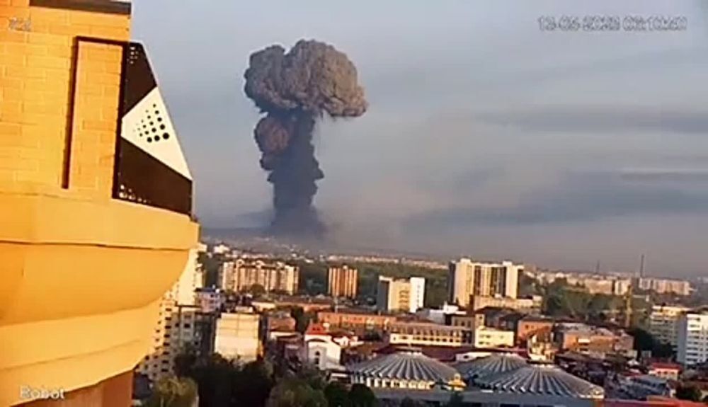 После мощного взрыва на складе боеприпасов в Хмельницком разворачиваются тревожные события