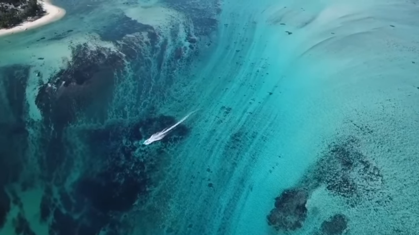 "Таинственный подводный водопад Ле Морн-Брабант"