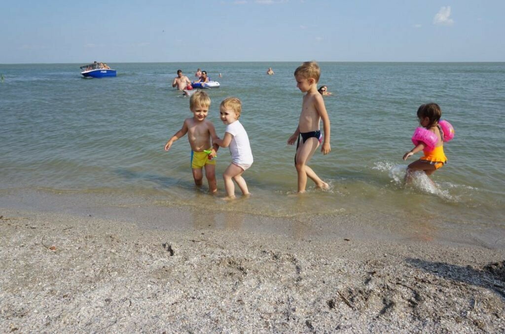 Где отдохнуть с детьми летом 2023? Куда поехать? ТОП 5 лучших российских курортов. Летние каникулы