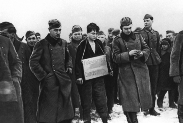 Видите, как фашисты радуются, улыбаются.