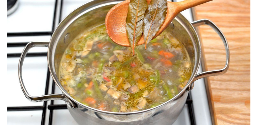 Когда женщина работает, а вечером прибежав домой, готовит ужин, стирает, делает уборку в квартире. Как быстро справится со всеми задачами?