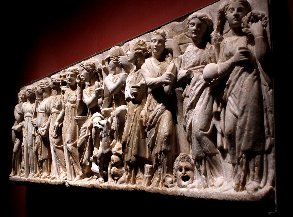 Усыпальница Александра Невского: почему петербургская реликвия уходит из Эрмитажа