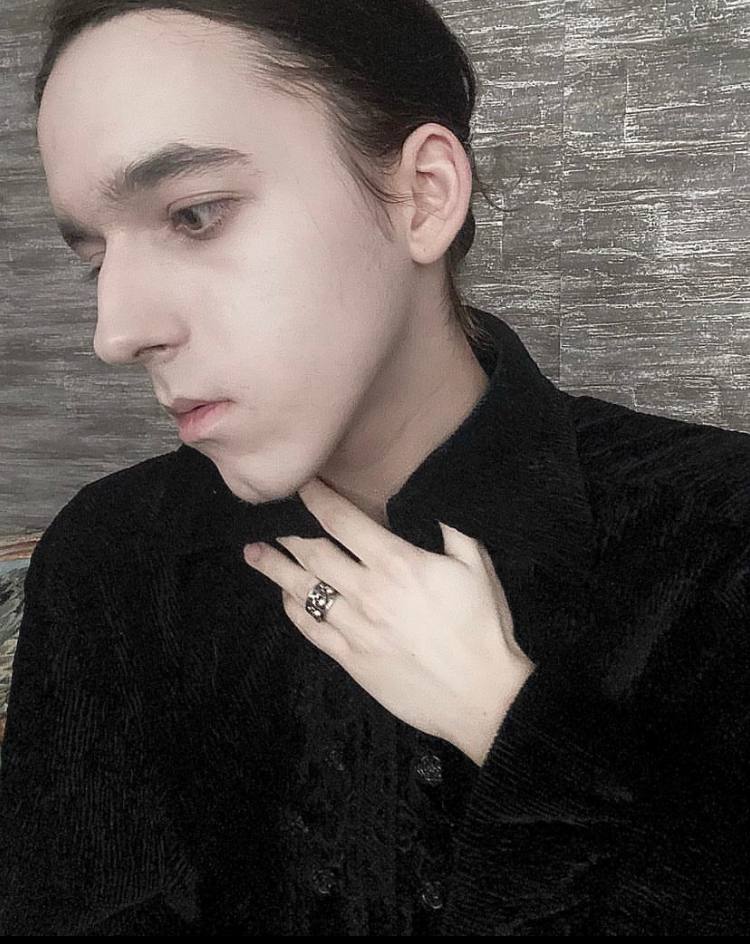 Почему красивые женщины и мужчины не осознают своей красоты?