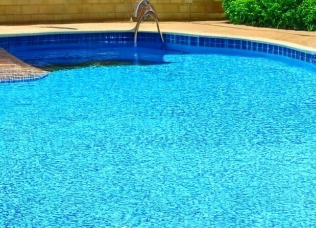 Какие меры предосторожности нужно соблюдать при эксплуатации бассейна