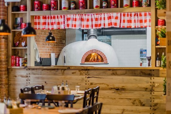 Немецкая пара, которая переехала в Италию и открыла пиццерию