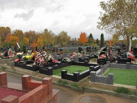 Зато у меня есть место на кладбище