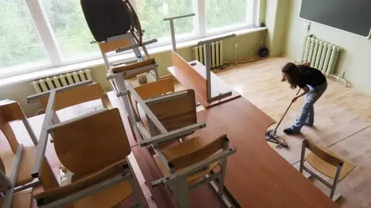 "С детства приучен к труду": российских школьников будут привлекать к общественно - полезной деятельности без согласия родителей