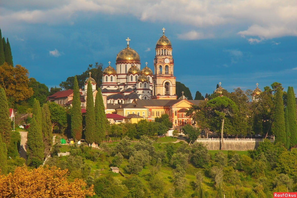 Отдых. Абхазия - одно из доступных направлений для путешествия.