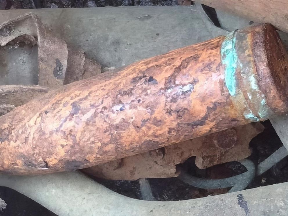 Малайзия задержала китайскую баржу по подозрению в разграблении затонувших британских военных кораблей времен Второй мировой войны.