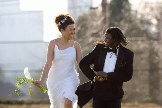 Семь способов создать и придерживаться небольшого свадебного бюджета.