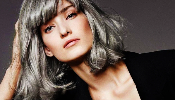 12 женщин, которые доказывают, что седые волосы — это красиво