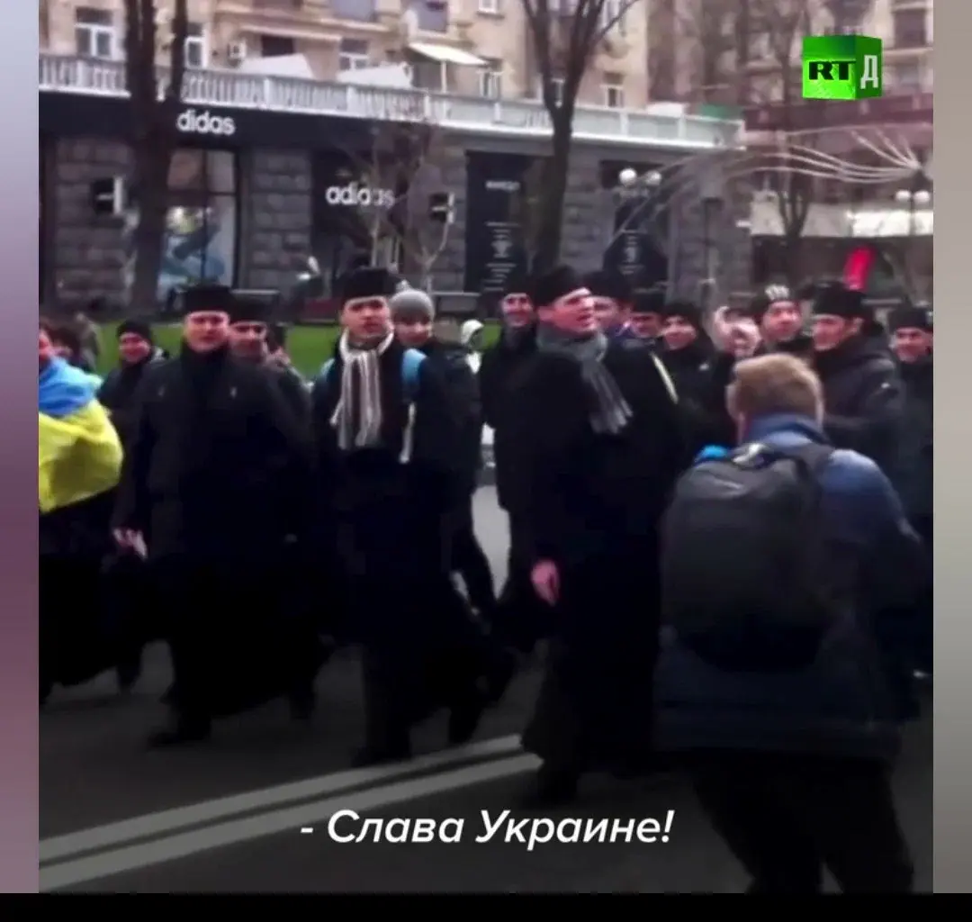 Беснующиеся у храма там и здесь