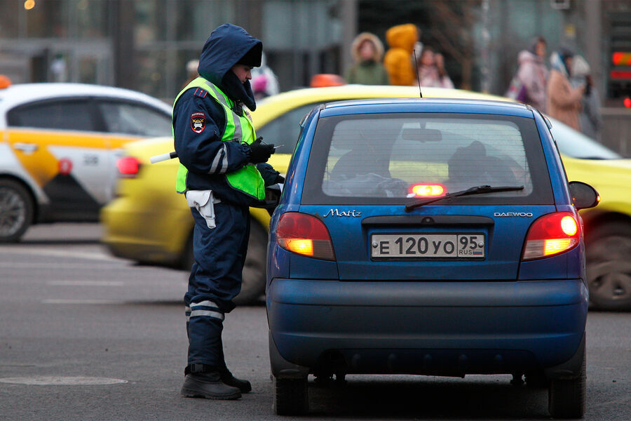 ГИБДД будет ограничивать право уклонистов садиться за руль