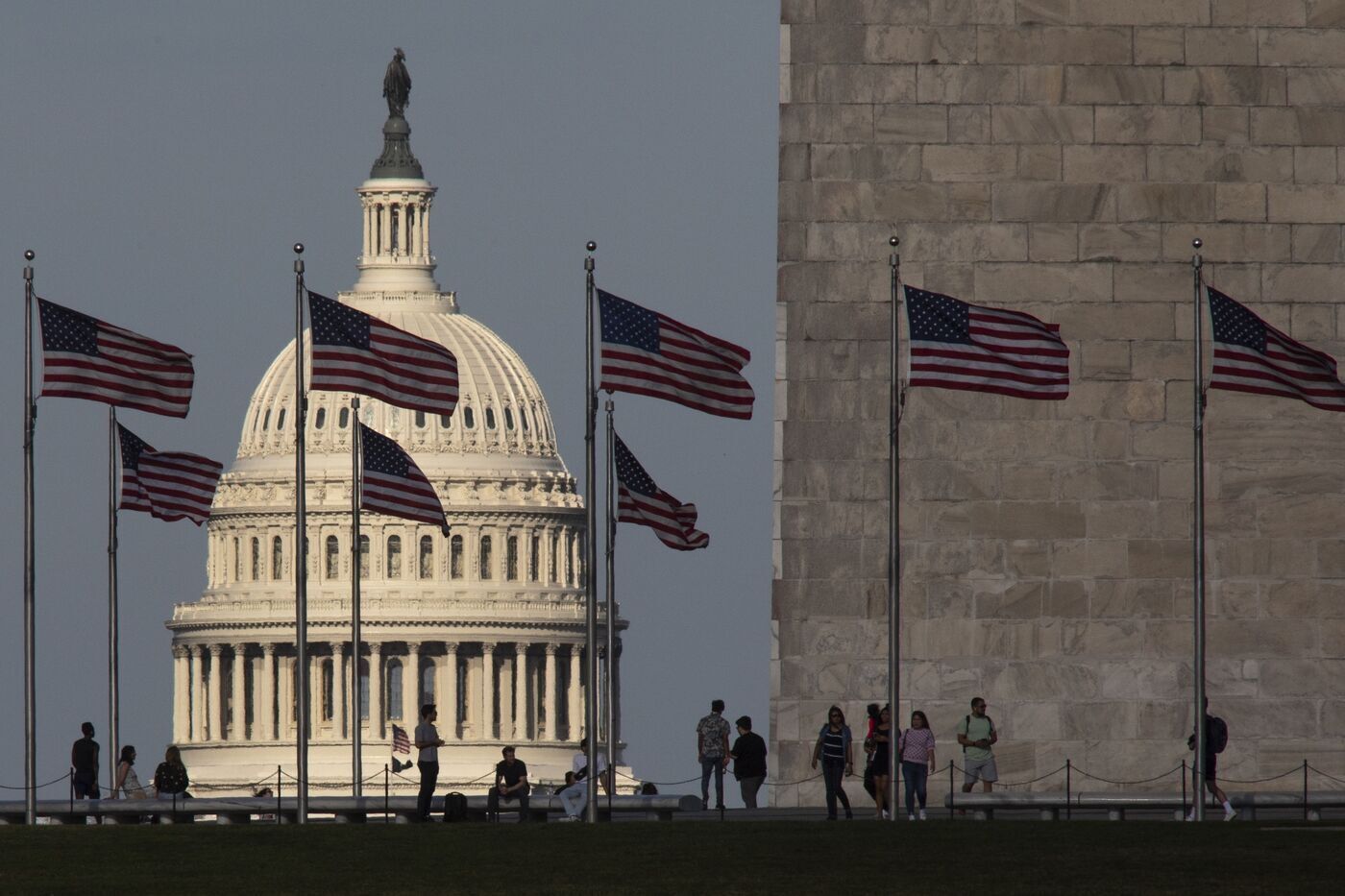 Лидеры ИИ призывают к усилению регулирования технологий. Вот что это может означать в США