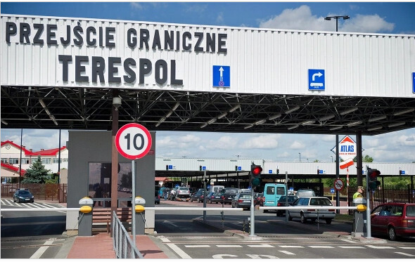 Бочком, бочком на Родину. Протаранили шлагбаум , чтобы пересечь границу