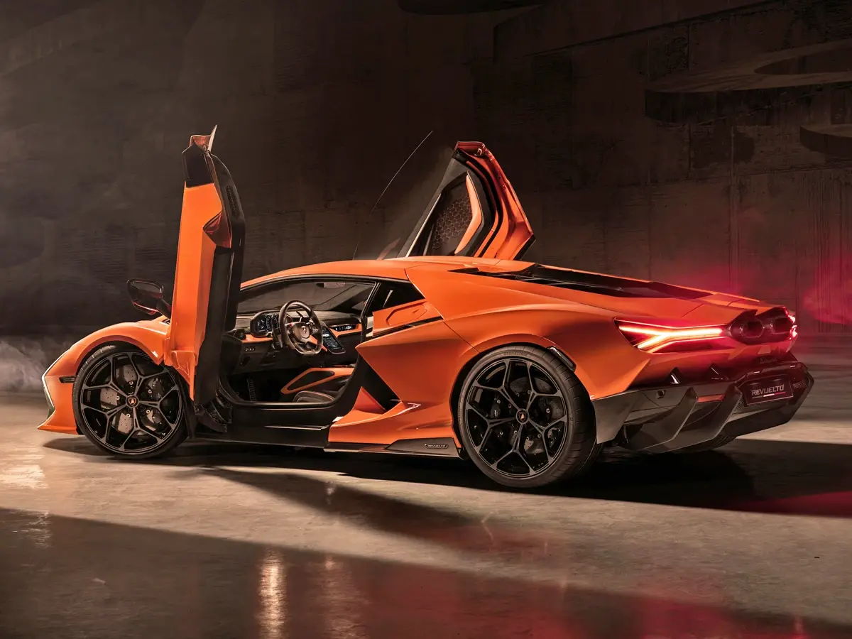 Цена и характеристики Lamborghini Revuelto (2023)