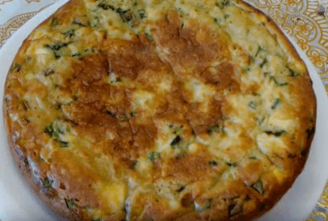Заливной пирог с зеленым луком и яйцом. Простой рецепт на скорую руку в духовке