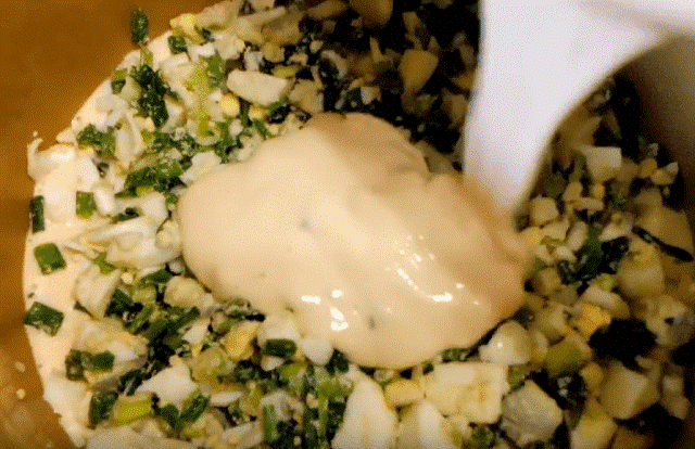 Заливной пирог с зеленым луком и яйцом. Простой рецепт на скорую руку в духовке