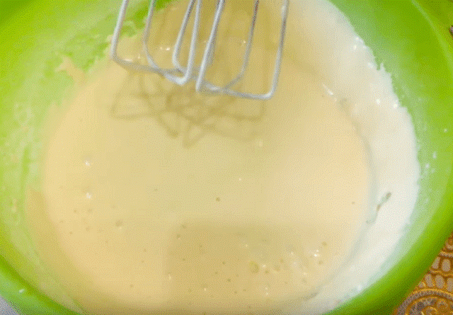 Заливной пирог с зеленым луком и яйцом. Простой рецепт на скорую руку в духовке