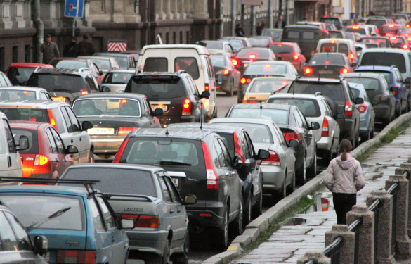 Правительство РФ продлевает действие упрощенного технического регламента на автомобили.