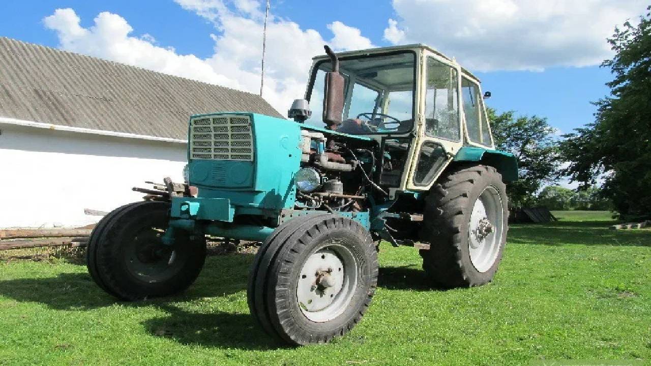 Трактор одной базы с МТЗ, но с различными внутренностями, ЮМЗ 6.