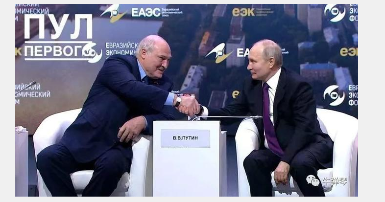 Президент соседней страны - это действительно нечто, он сделал это заявление перед Путиным