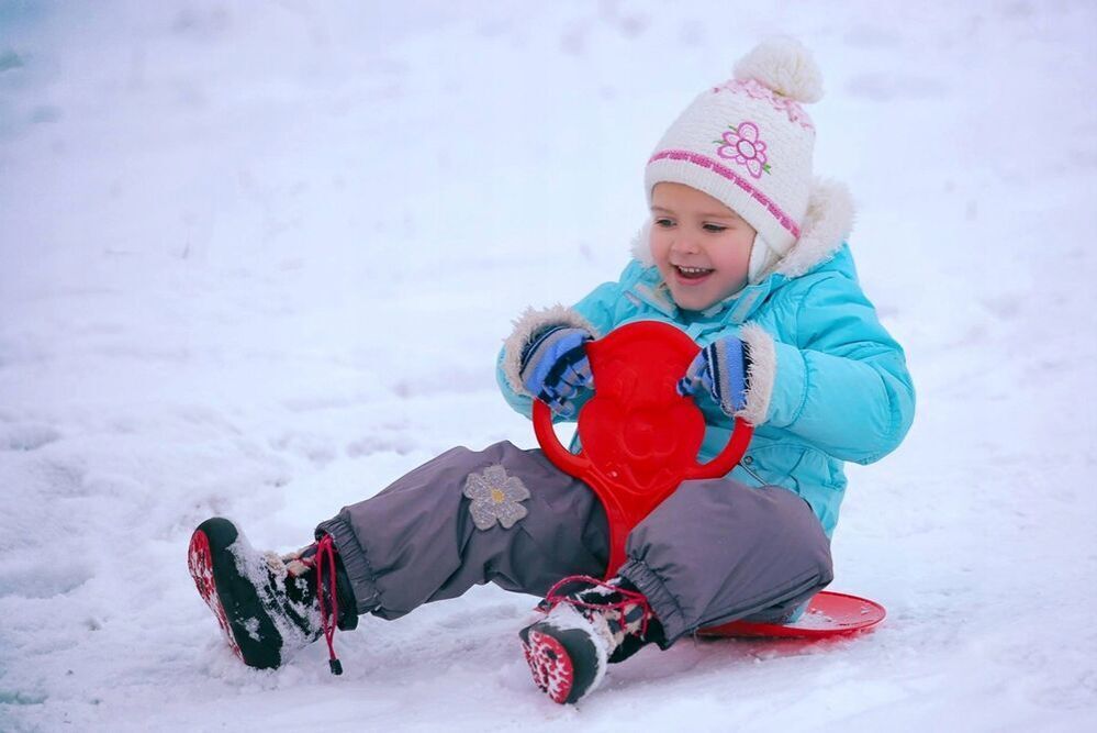 Прокатимся с горки, или Кто и когда придумал санки