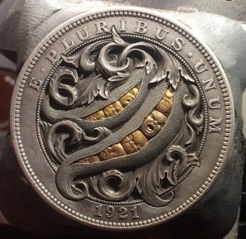 Современный «левша» делает уникальные монеты с секретом. Это настоящее искусство?